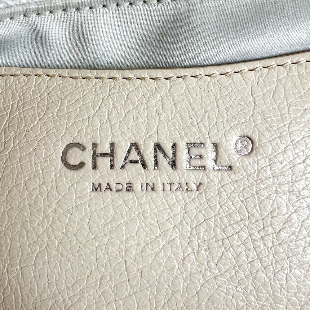 CHANEL On the Road Cream Leather Large Tote - Picture 8 of 15